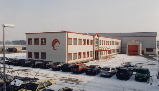 Bürogebäude und Werkhalle